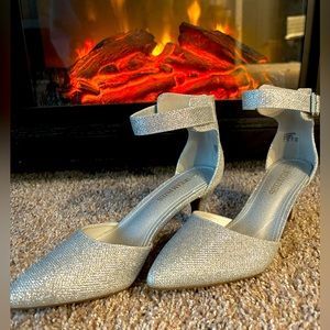 DREAM PAIRS ANNEE pointed Toe Low Heels NEW!!